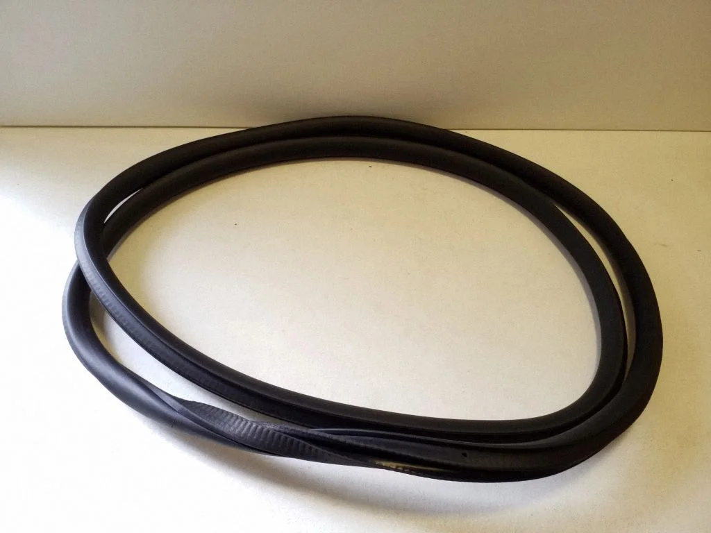 Rear door rubber seal (on body) A2546970100