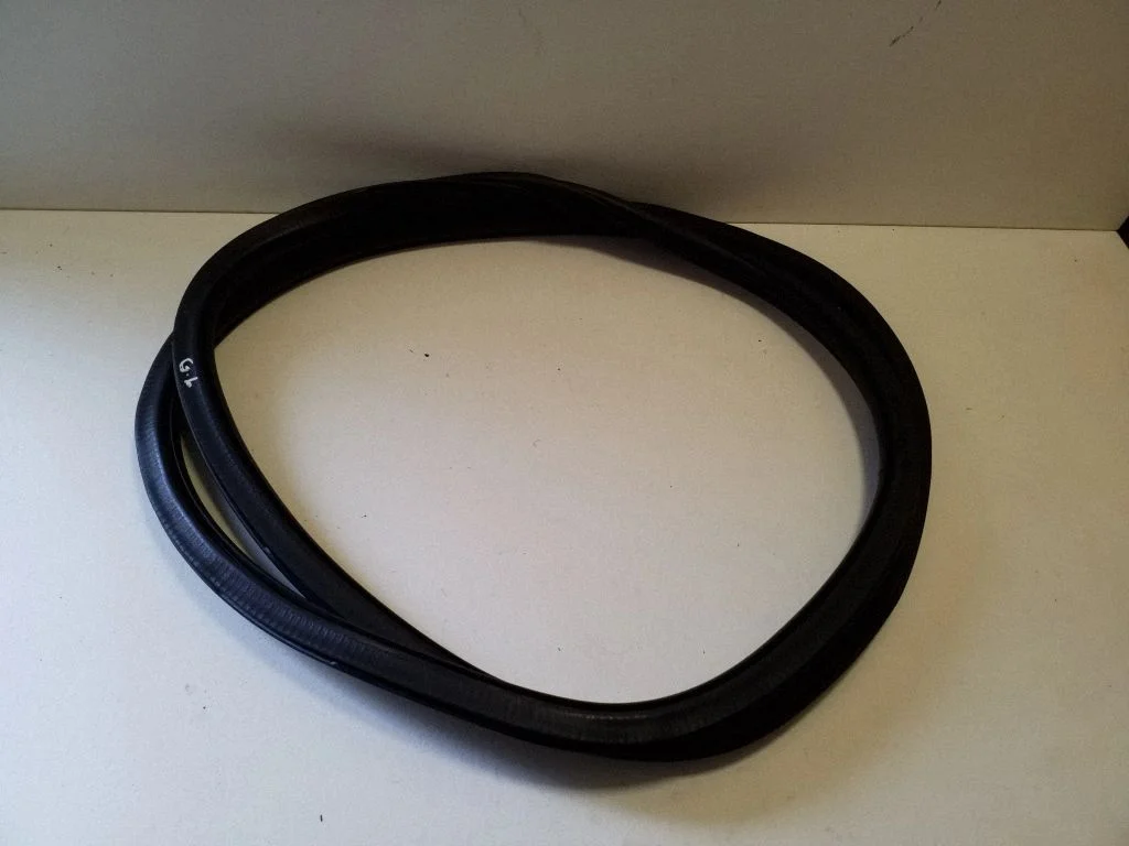 Rear door rubber seal (on body) 83A833721C