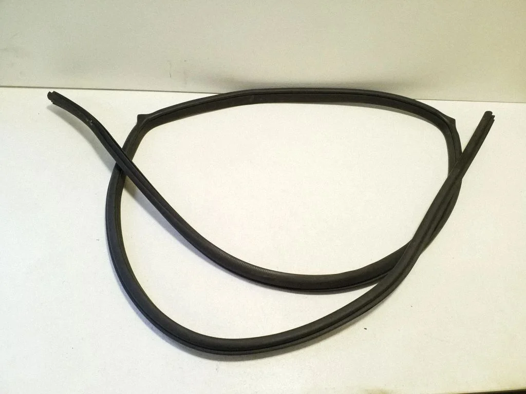 Rear door rubber seal (on body) – right
