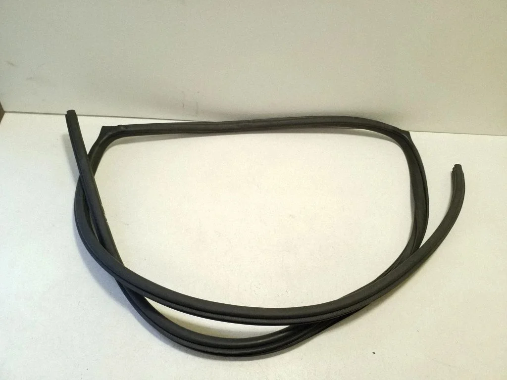 Rear door rubber seal (on body) – left