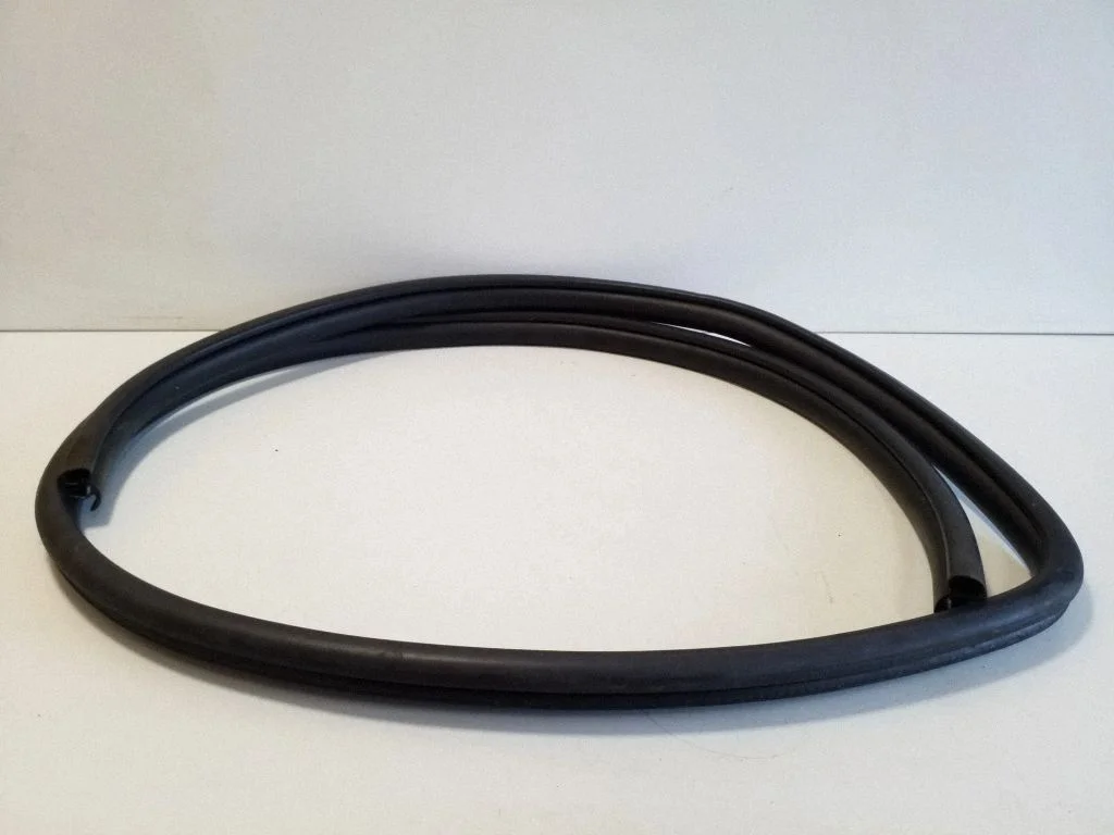 Rear door rubber seal (on body) – left