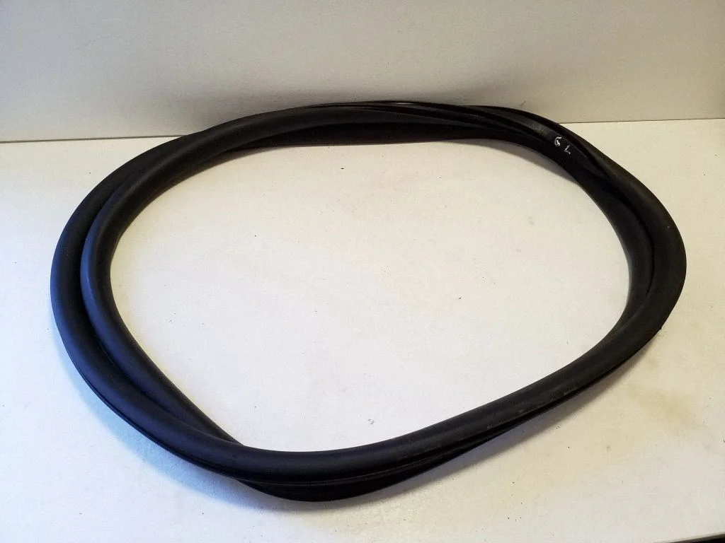 Rear door rubber seal (on body) – left