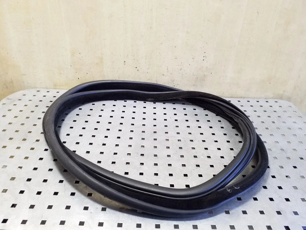 Tagaukse tihend (kere pool) – BMW 5-seeria F10 F11 (2009-2016)