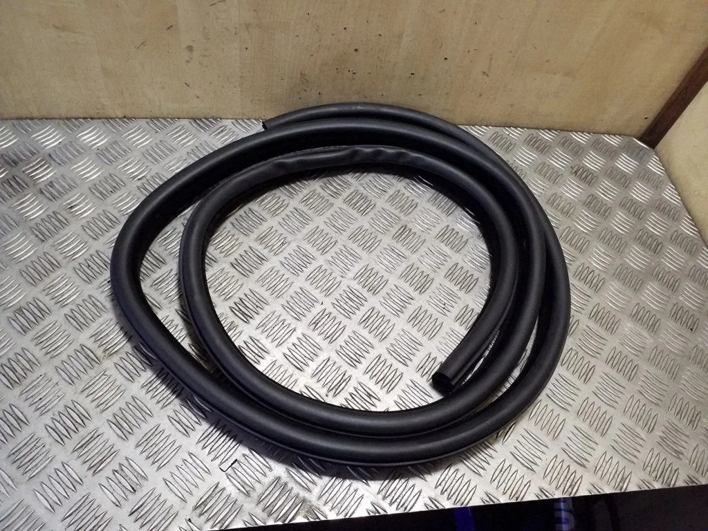 Rear door rubber seal (on body) DK6220708AD
