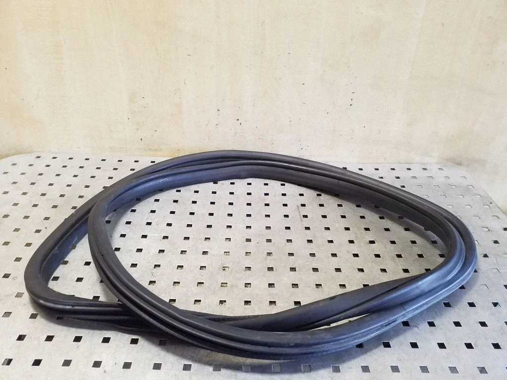 Uszczelka drzwi tylnych (na karoserii) 9808549 – Mini Cooper Countryman R60 (2011-2016)
