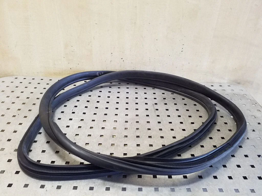Uszczelka drzwi tylnych (na karoserii) 9808549 – Mini Cooper Countryman R60 (2011-2016)