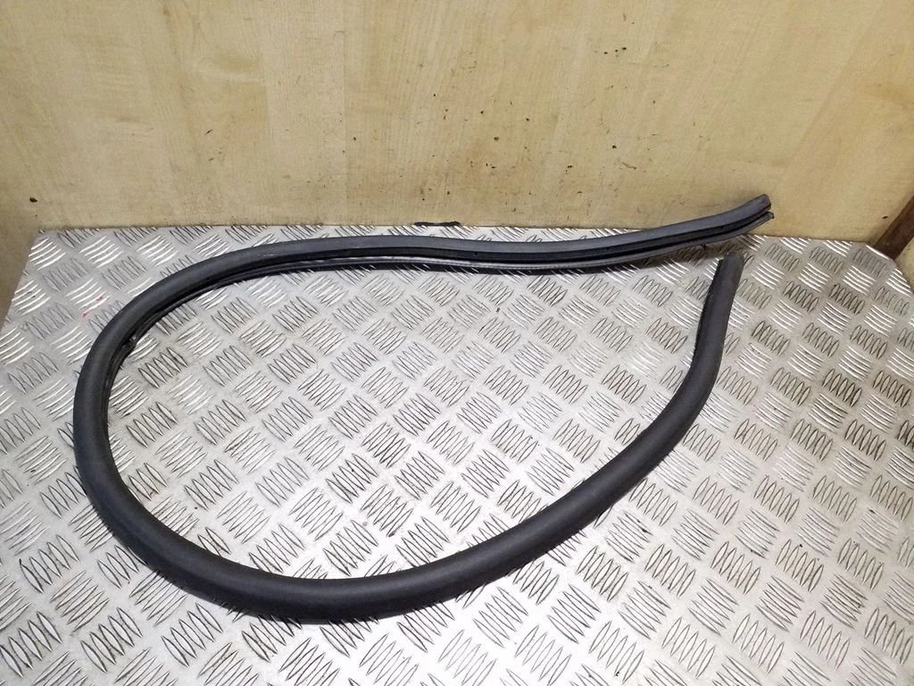 Rear door rubber seal (on body) 3C8867913