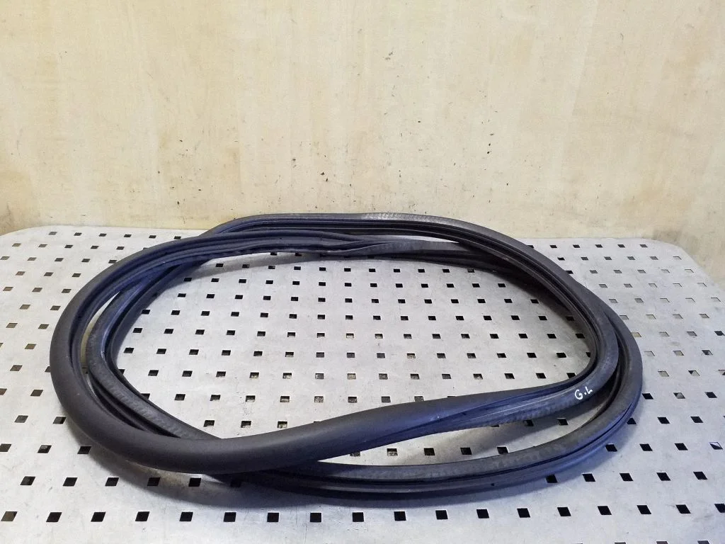 Tagaukse tihend (kere pool) – Peugeot 308 (2013-2021)