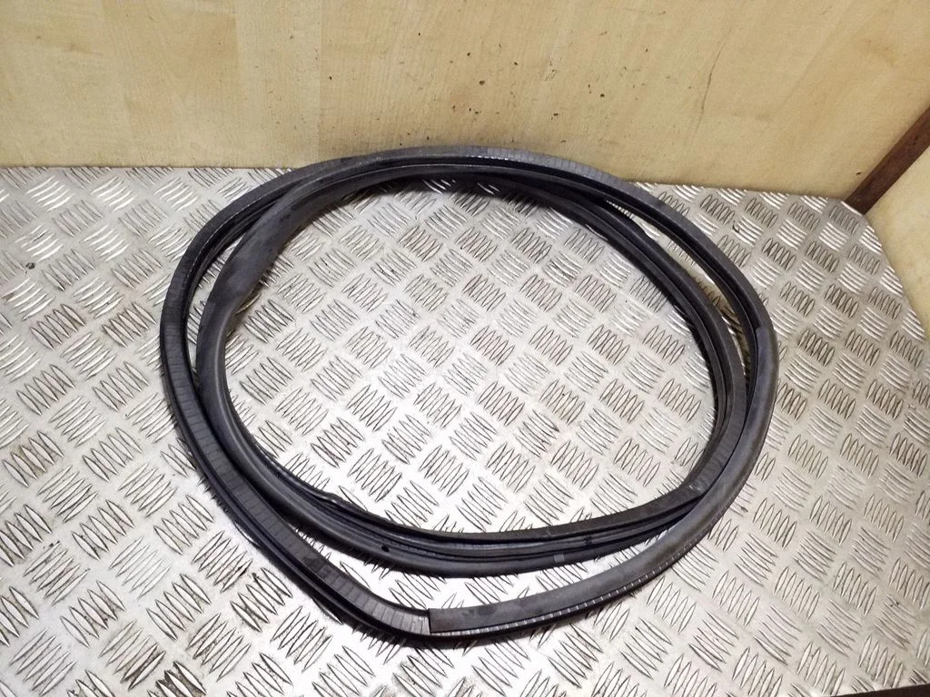 Tagaukse tihend (kere pool) 8L483372159M