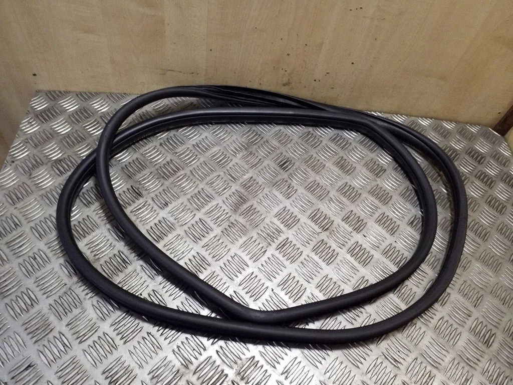 Tagaukse tihend (kere pool) – KIA Sorento (2010-2014)