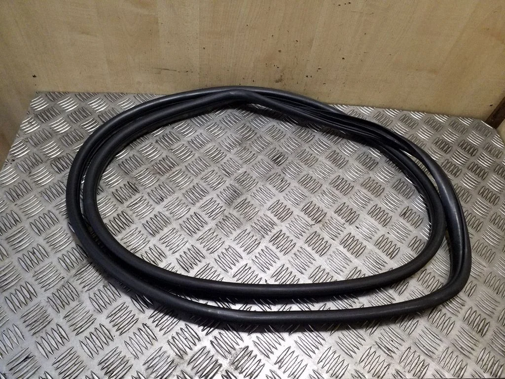 Tagaukse tihend (kere pool) – KIA Sorento (2010-2014)