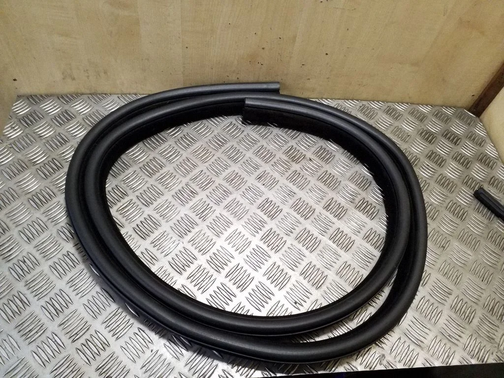 Tagaukse tihend (kere pool) AW93F20708AB