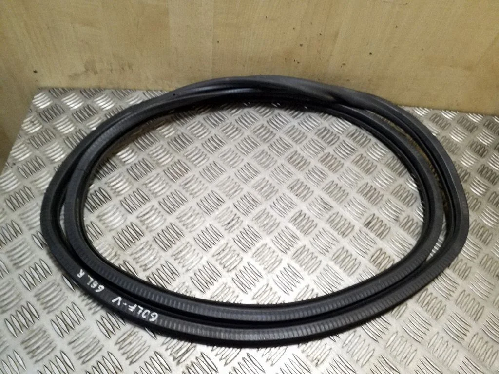 Rear door rubber seal (on body) 1K6867911D