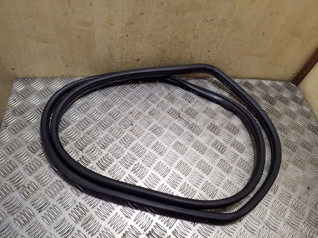 Tagaukse tihend (kere pool) – KIA Sorento (2010-2014)