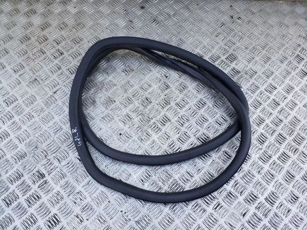 Rear door rubber seal (on body) 6Q6867911K