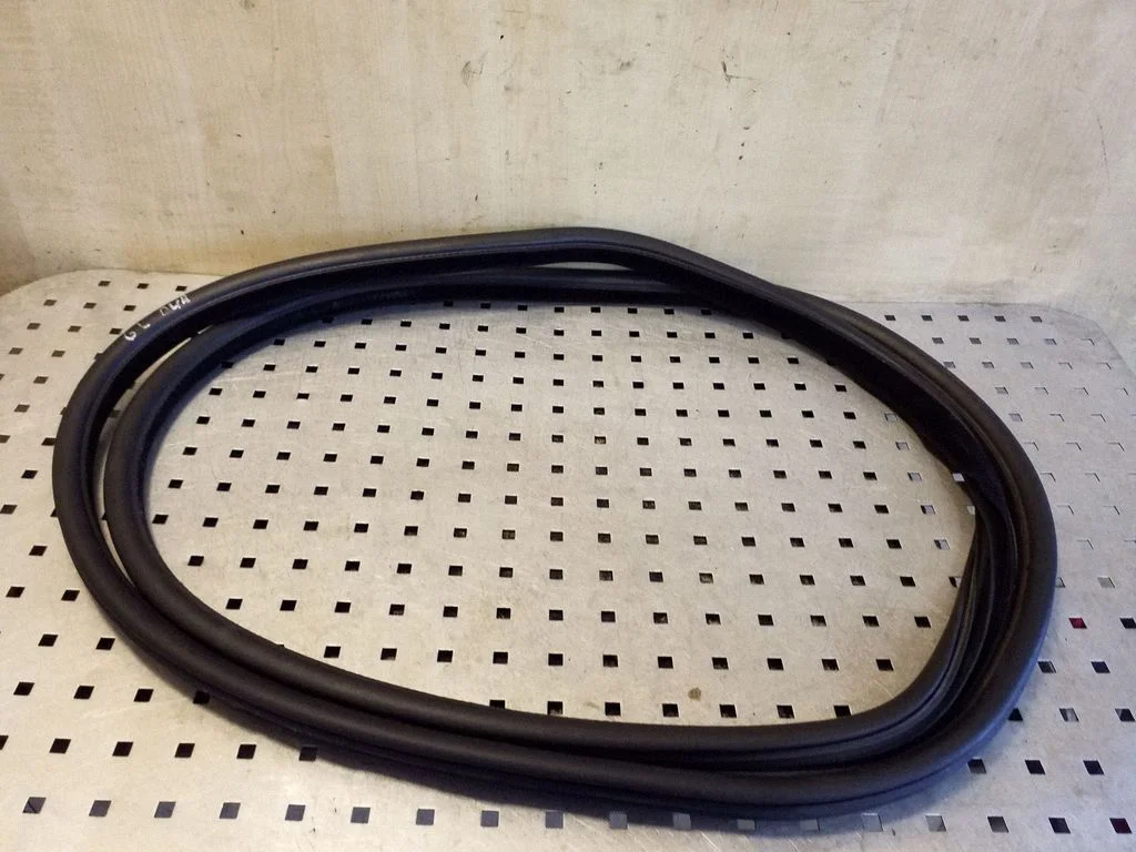 Rear door rubber seal (on body) – left