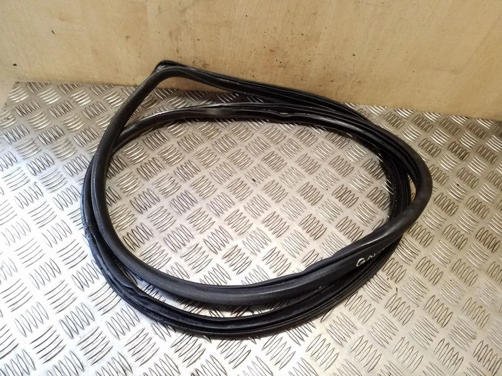 Rear door rubber seal (on body) – left