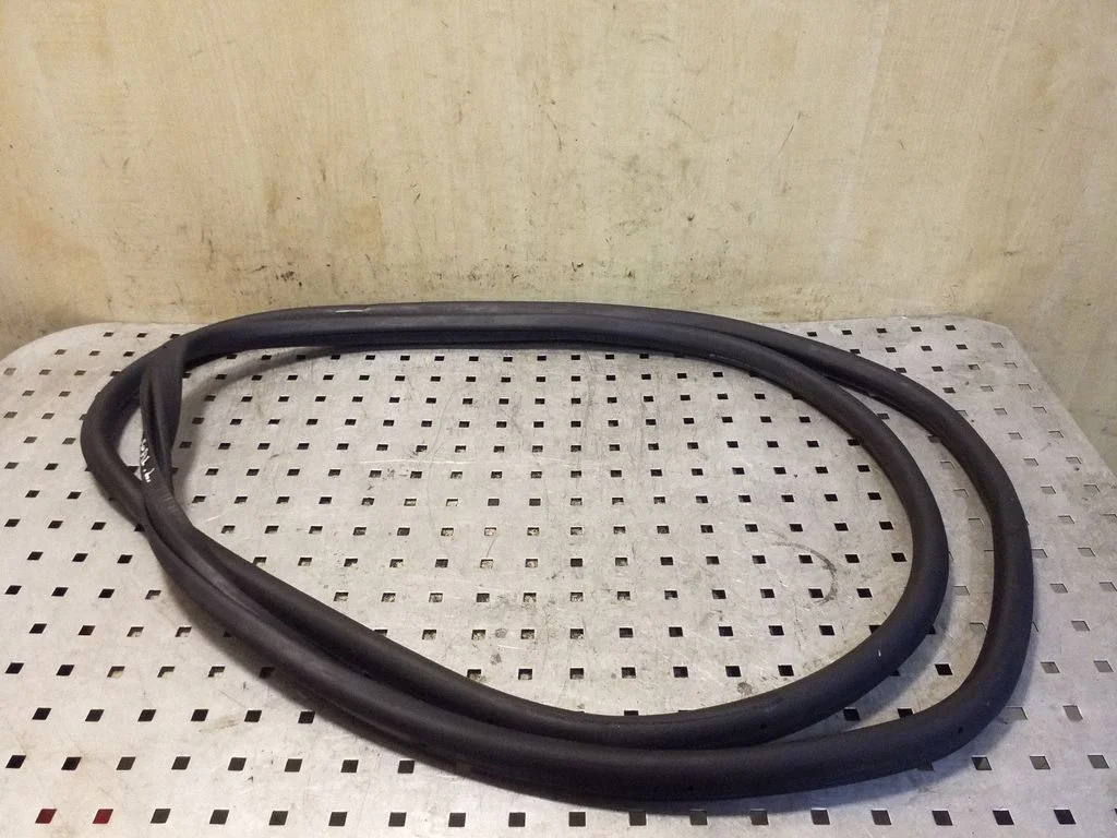 Rear door rubber seal (on body) 1T0867913K