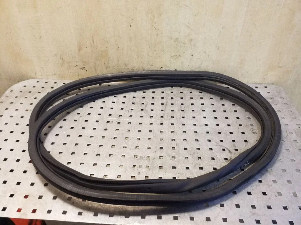 Rear door rubber seal (on body) 1T0867913K