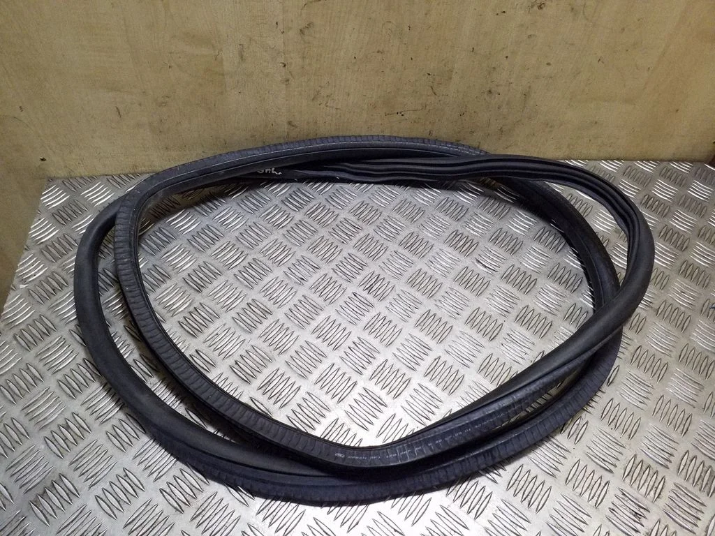 Rear door rubber seal (on body) 1Z9867367B
