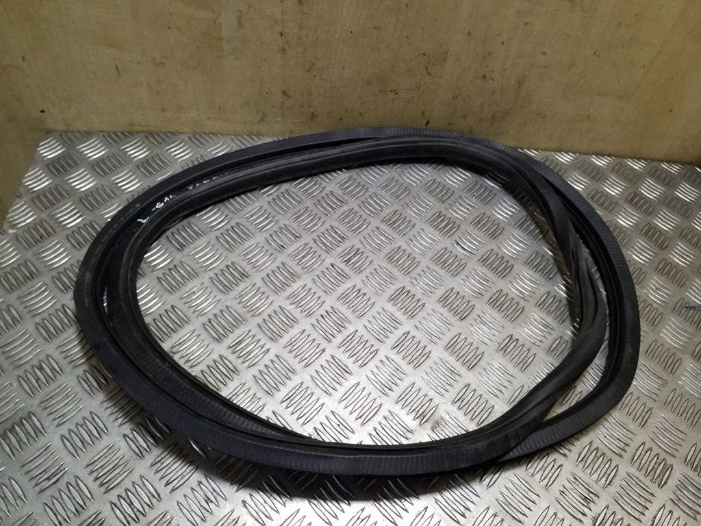 Rear door rubber seal (on body) 1Z9867367D