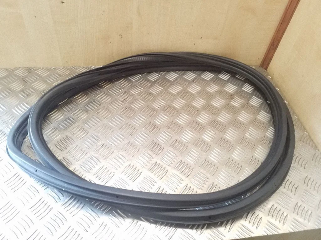 Rear door rubber seal (on body) 469663017