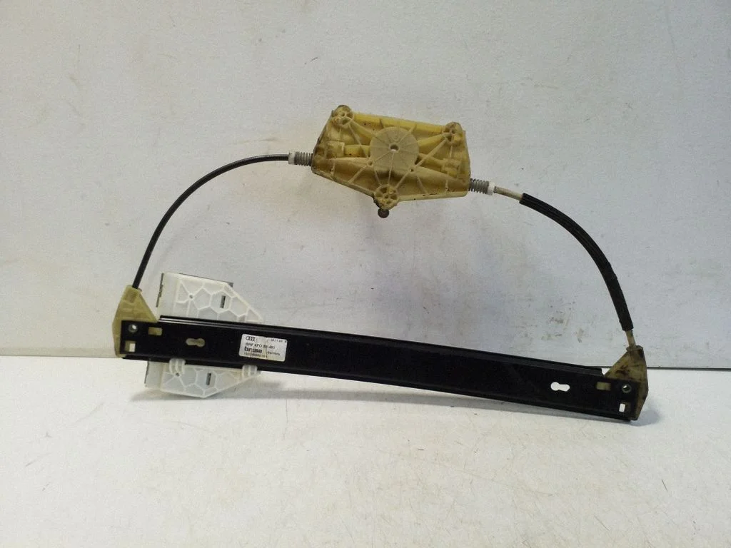 Rear window lifting mechanism without motor 4F0839461