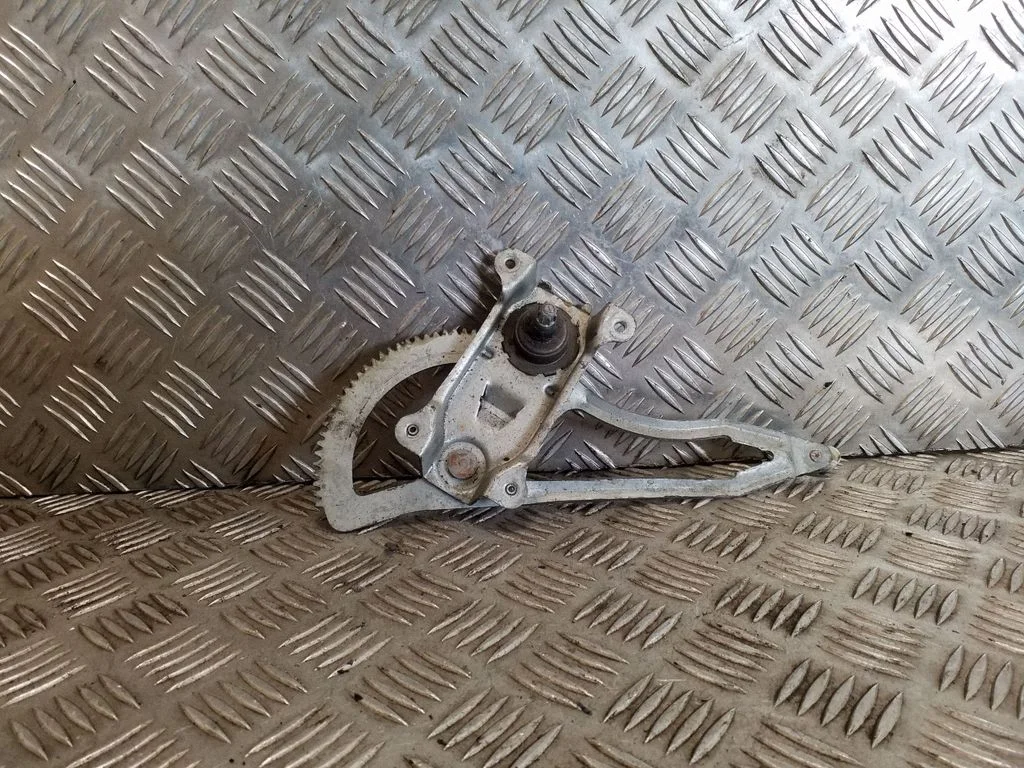Rear window lifting mechanism without motor – Opel Astra G (1998-2009)