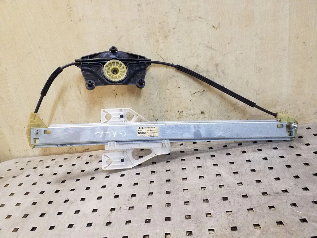Aizmugurējā el. loga pacēlāja mehānisms bez motoriņa 8B0839461B