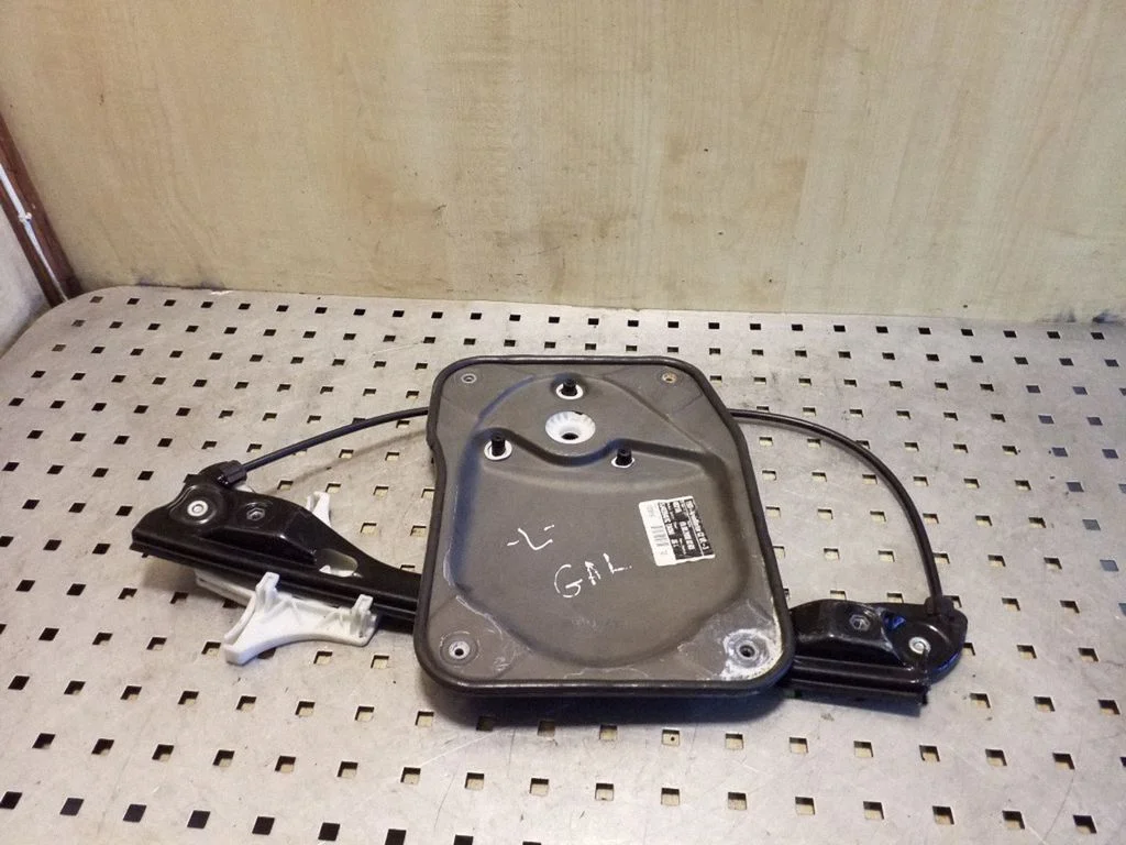 Rear window lifting mechanism without motor 5J4839401C
