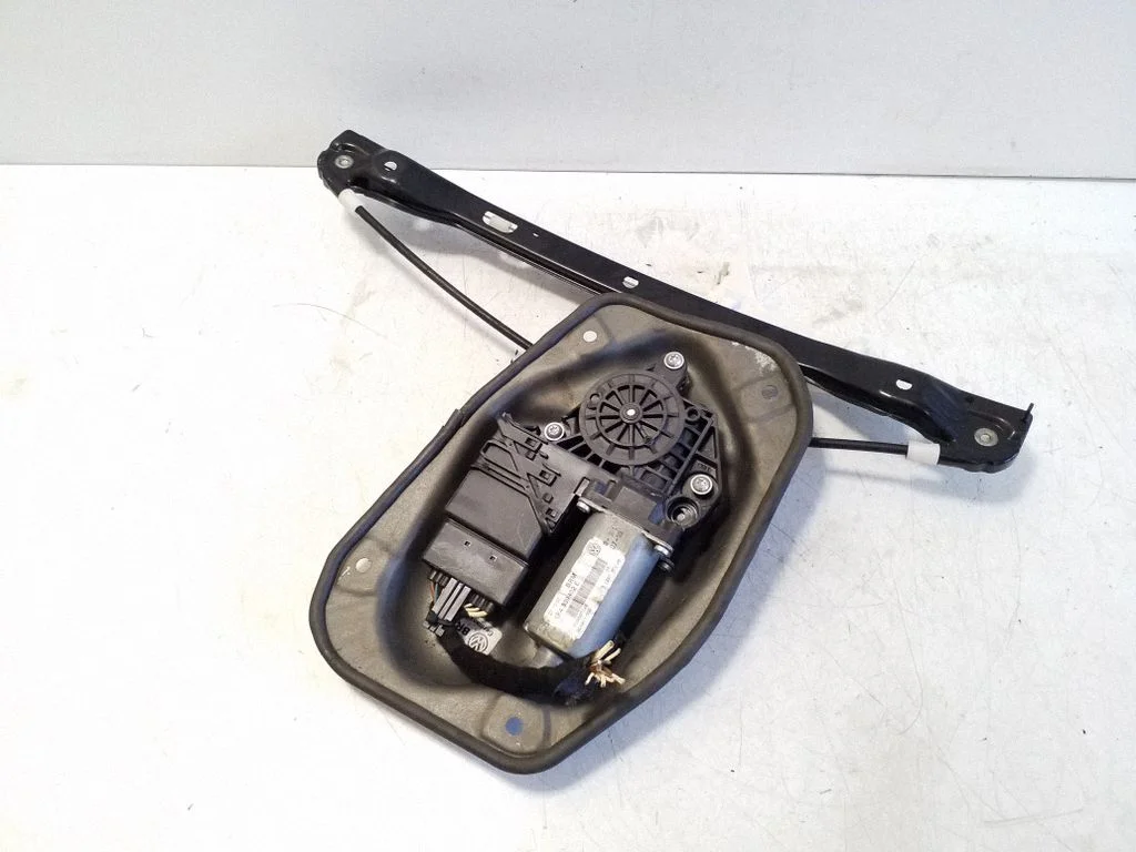 Rear door window regulator with motor 1K4839402E