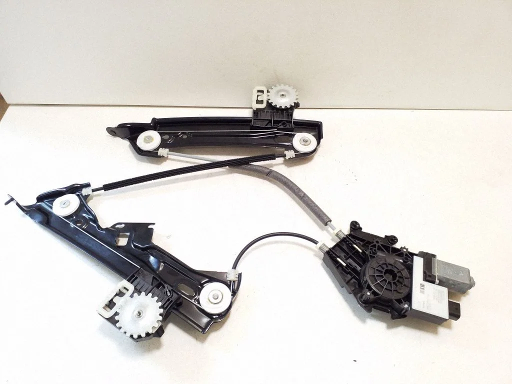 Rear door window regulator with motor 9854232