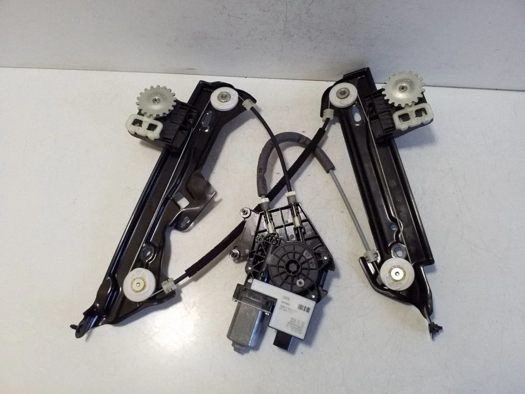 Rear door window regulator with motor 9854495