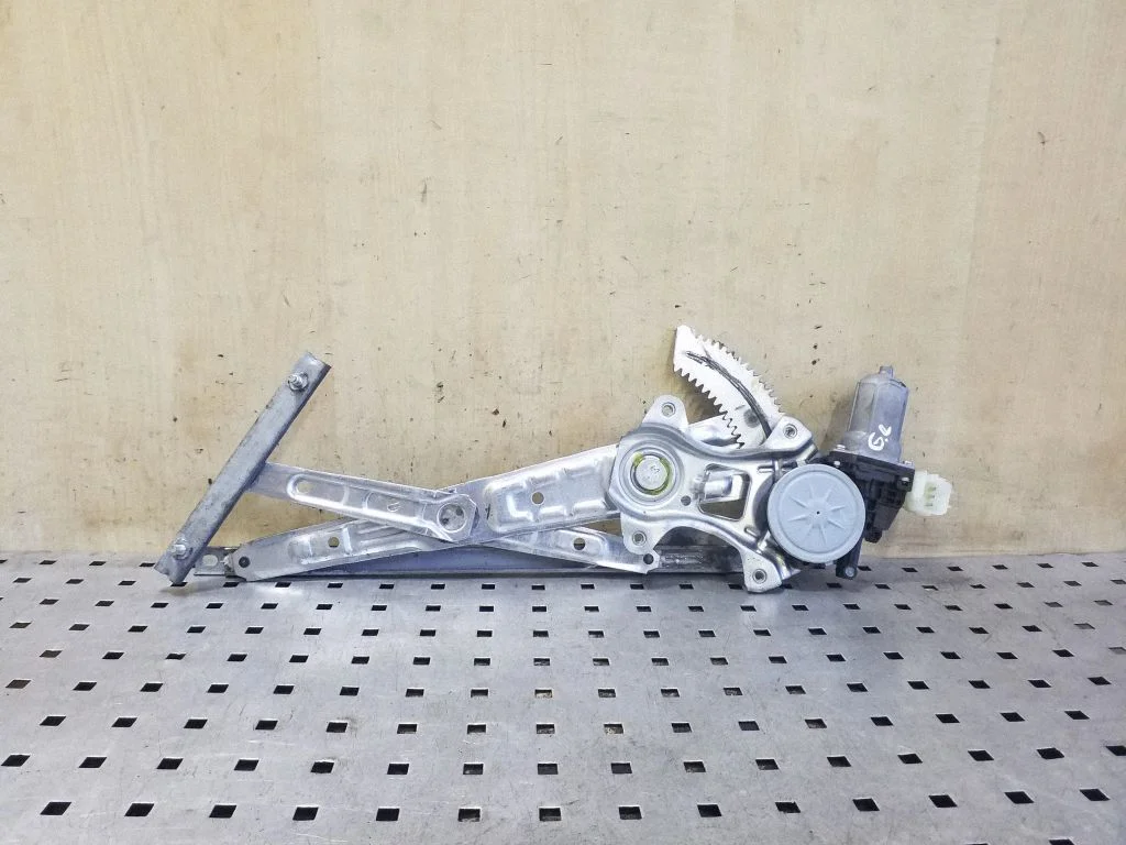 Rear door window regulator with motor 827311BA0A
