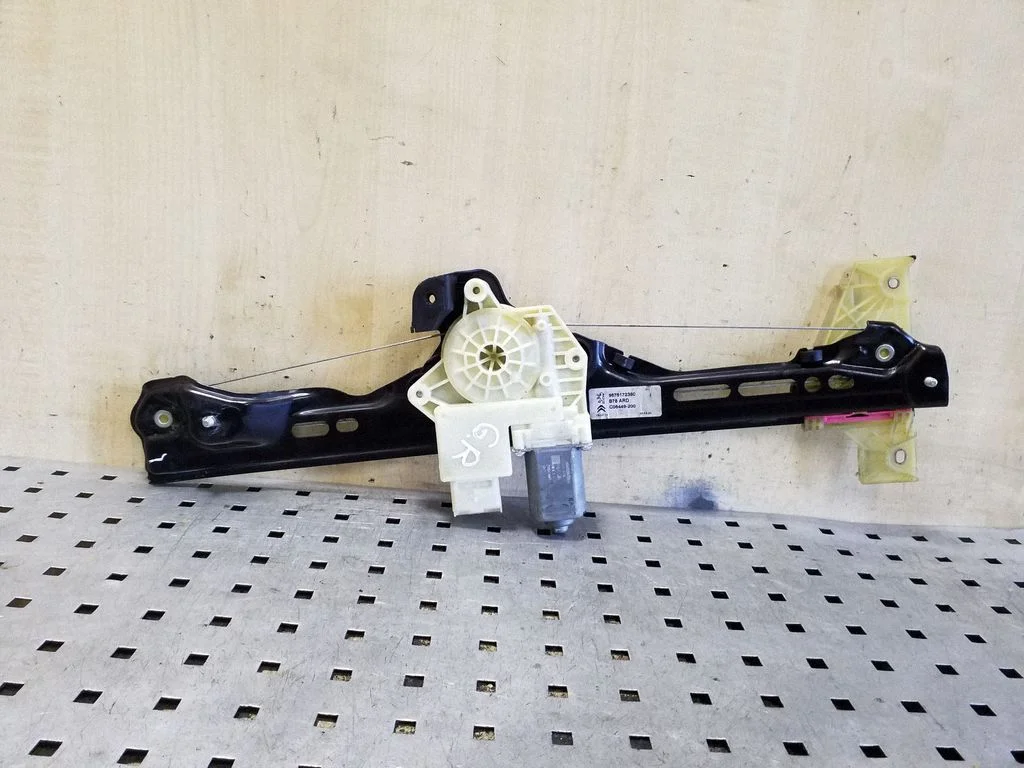 Rear door window regulator with motor 9676172380