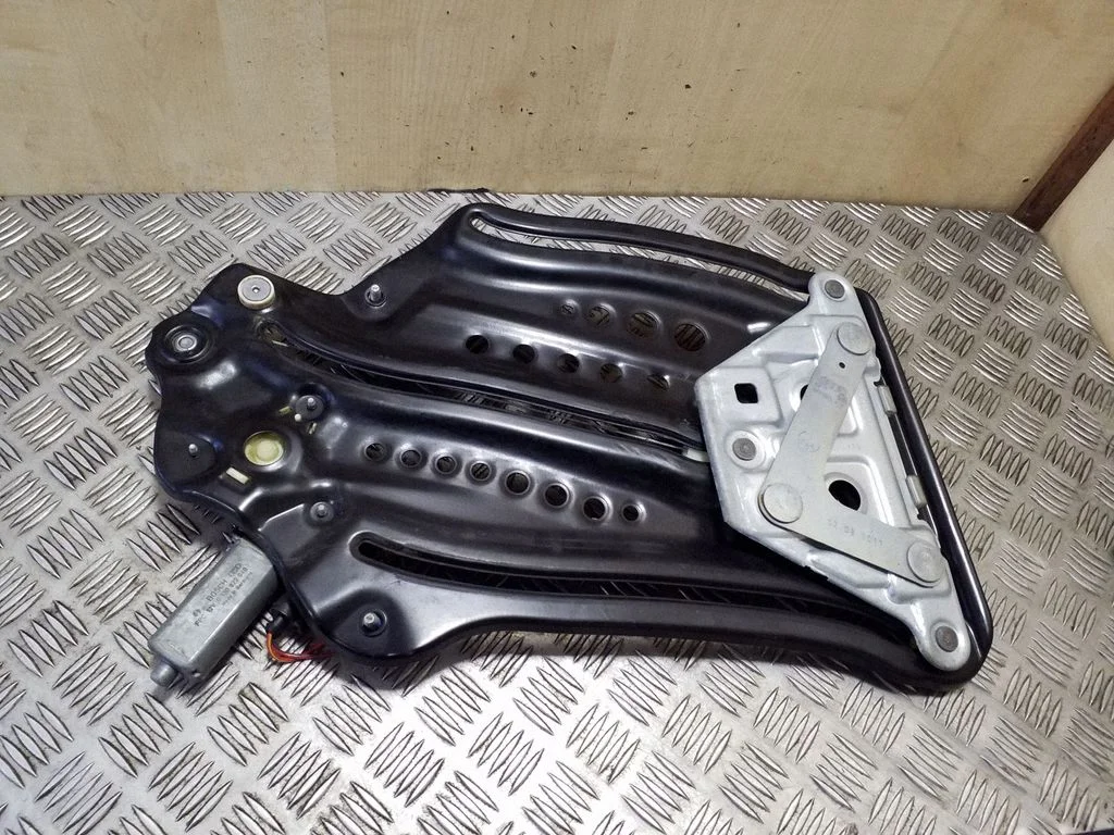 Rear door window regulator with motor – Audi S5 Facelift (2013-)