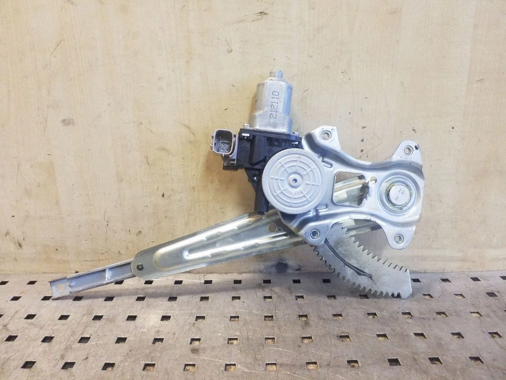Rear door window regulator with motor 82730CV01B