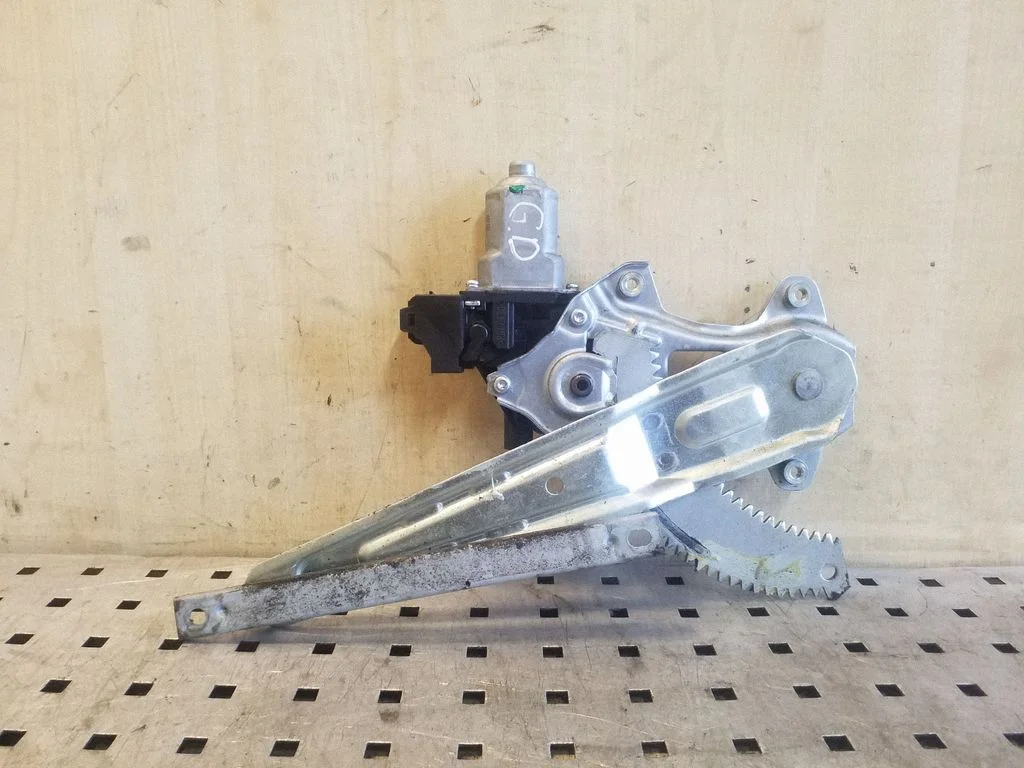 Rear door window regulator with motor – Nissan Juke I F15 (2010-2018)