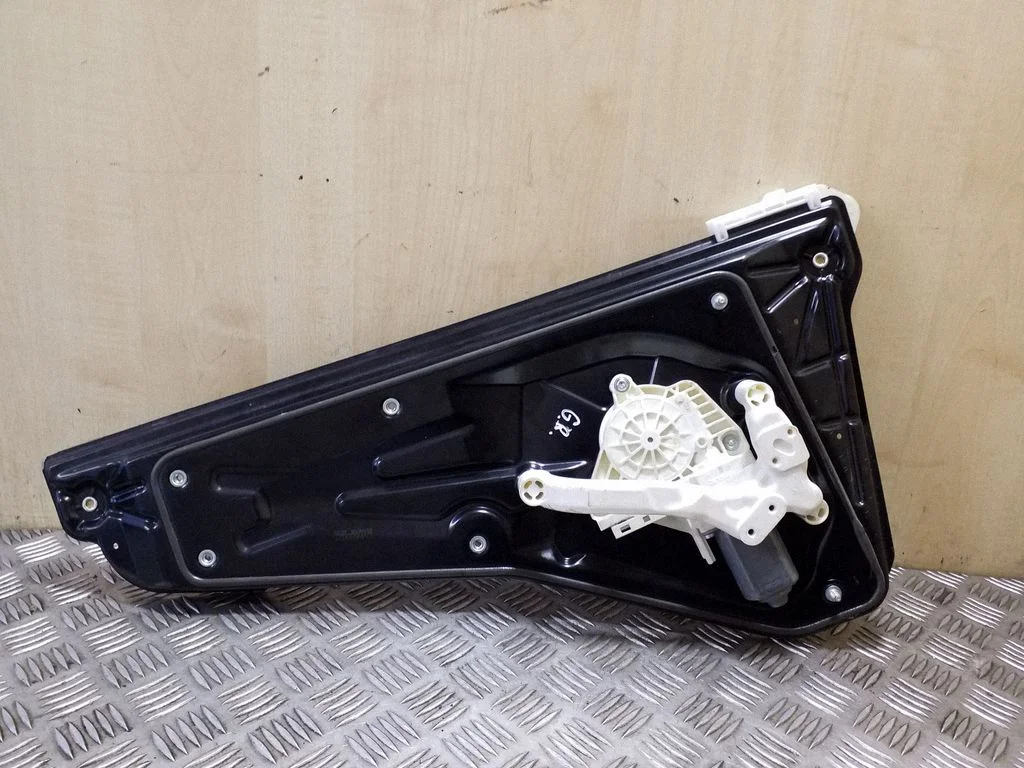 Rear door window regulator with motor CYH500022