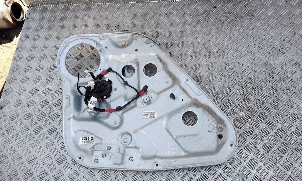 Rear door window regulator with motor – Hyundai Santa Fe (2006-2012)
