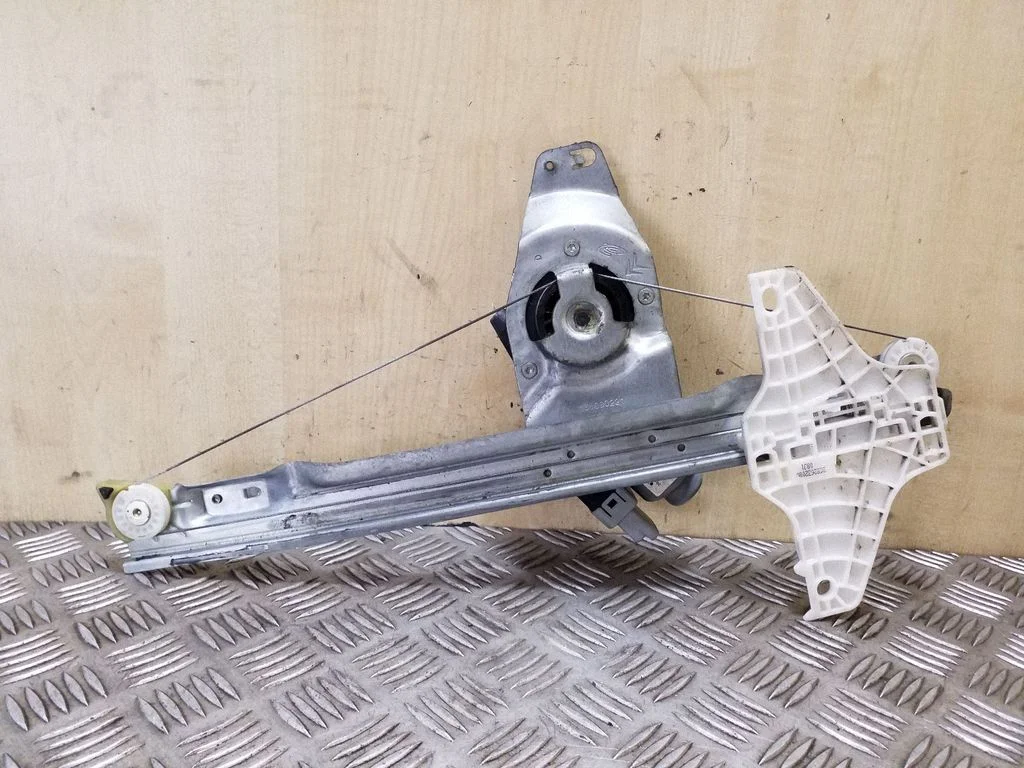 Rear door window regulator with motor 9682632080