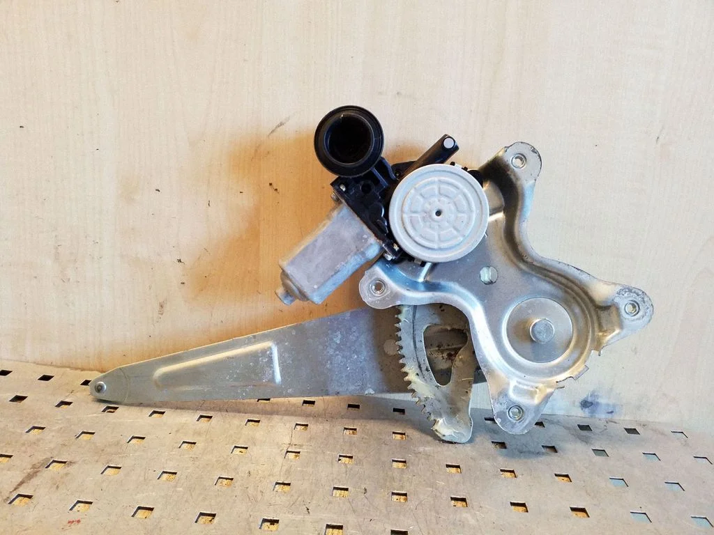 El. loga pacēlāja mehānisma komplekts – Toyota RAV 4 (XA20) (2000-2005)