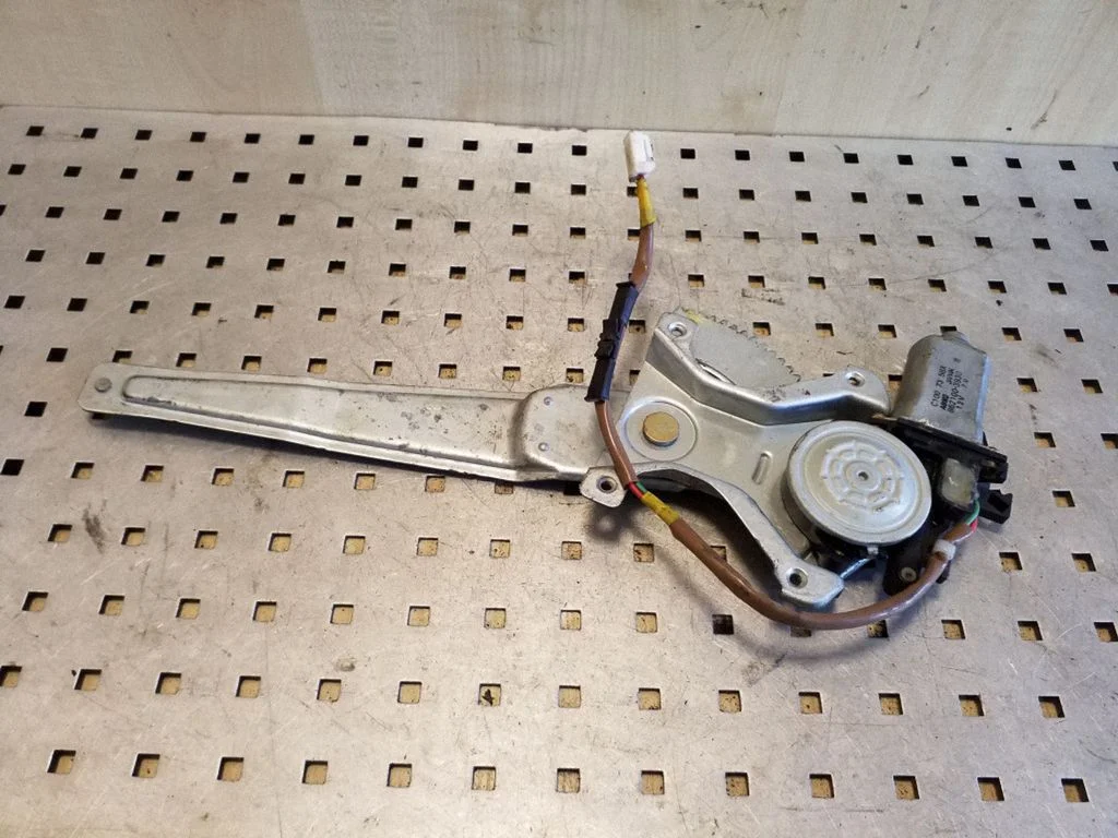 Rear door window regulator with motor