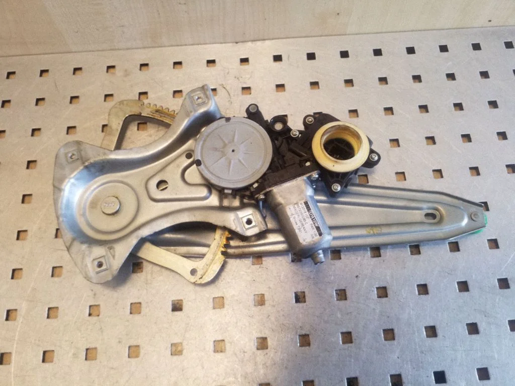 Rear door window regulator with motor 912018103