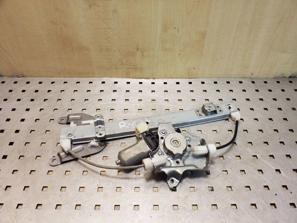Rear door window regulator with motor 82730JG00A
