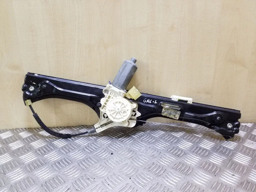 Rear door window regulator with motor 7137029S
