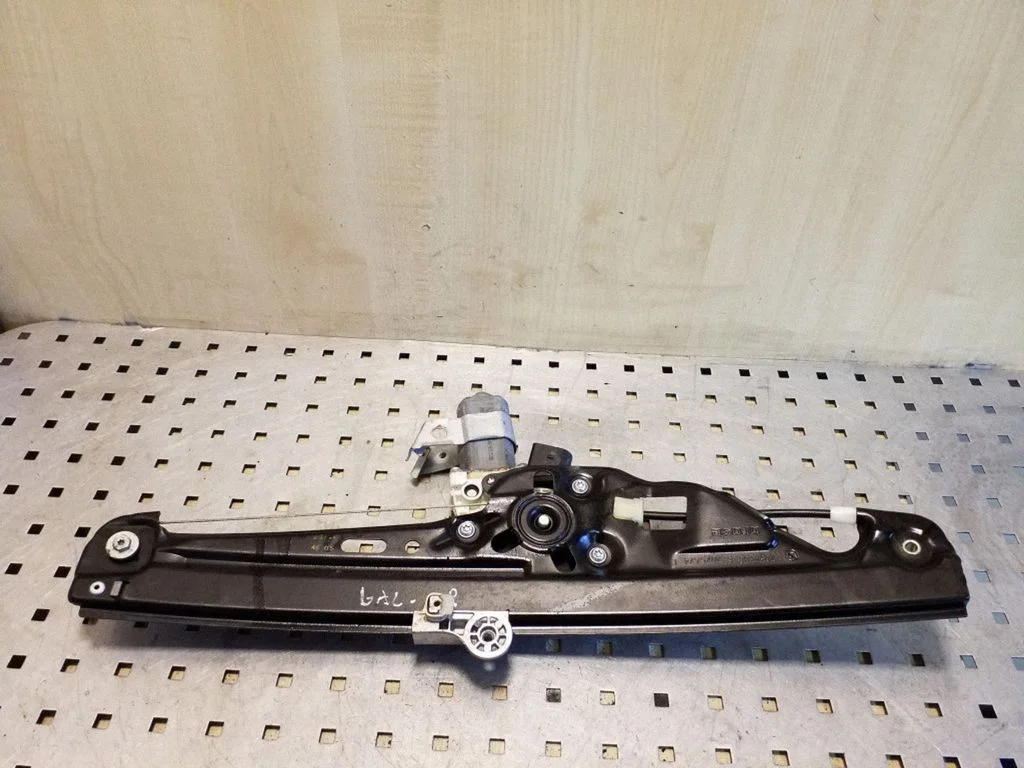 Rear door window regulator with motor – BMW 5 Series E60 E61 (2004-2010)