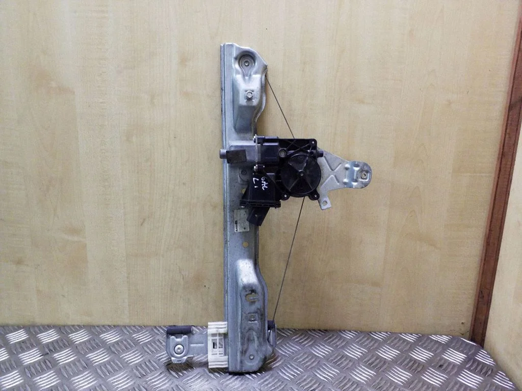 Rear door window regulator with motor – Opel Meriva A (2003-2010)