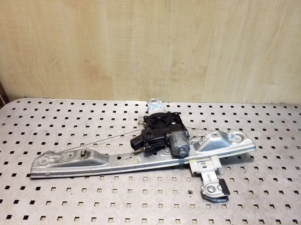 Rear door window regulator with motor – Opel Meriva A (2003-2010)