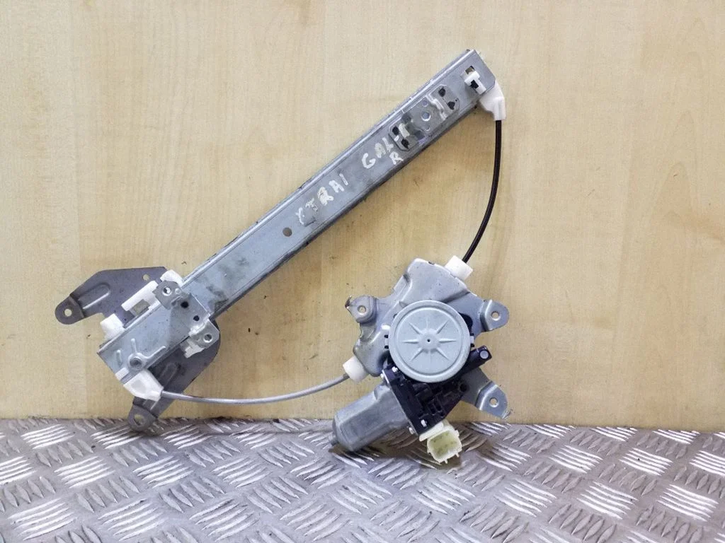 Rear door window regulator with motor 82730JG00A